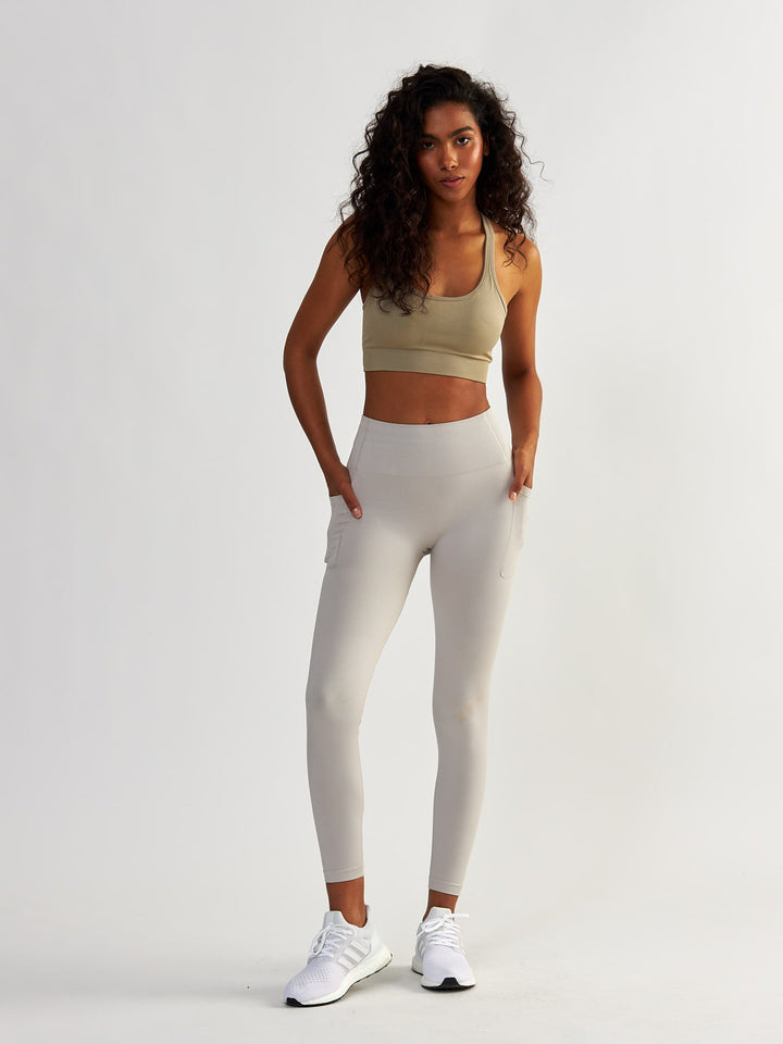 Kompresyjne Jasnoszare Legginsy z Kieszeniami - Lift Me Up