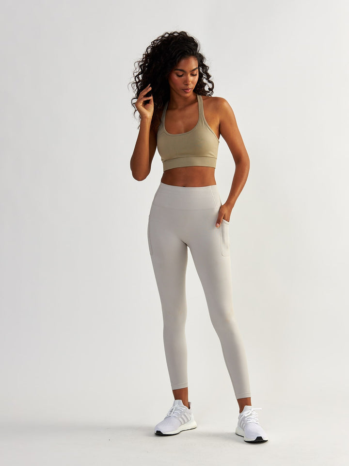 Kompresyjne Jasnoszare Legginsy z Kieszeniami - Lift Me Up