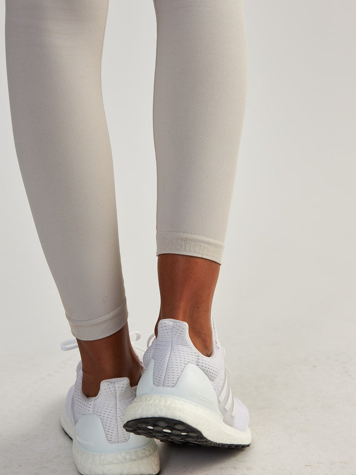 Kompresyjne Jasnoszare Legginsy z Kieszeniami - Lift Me Up