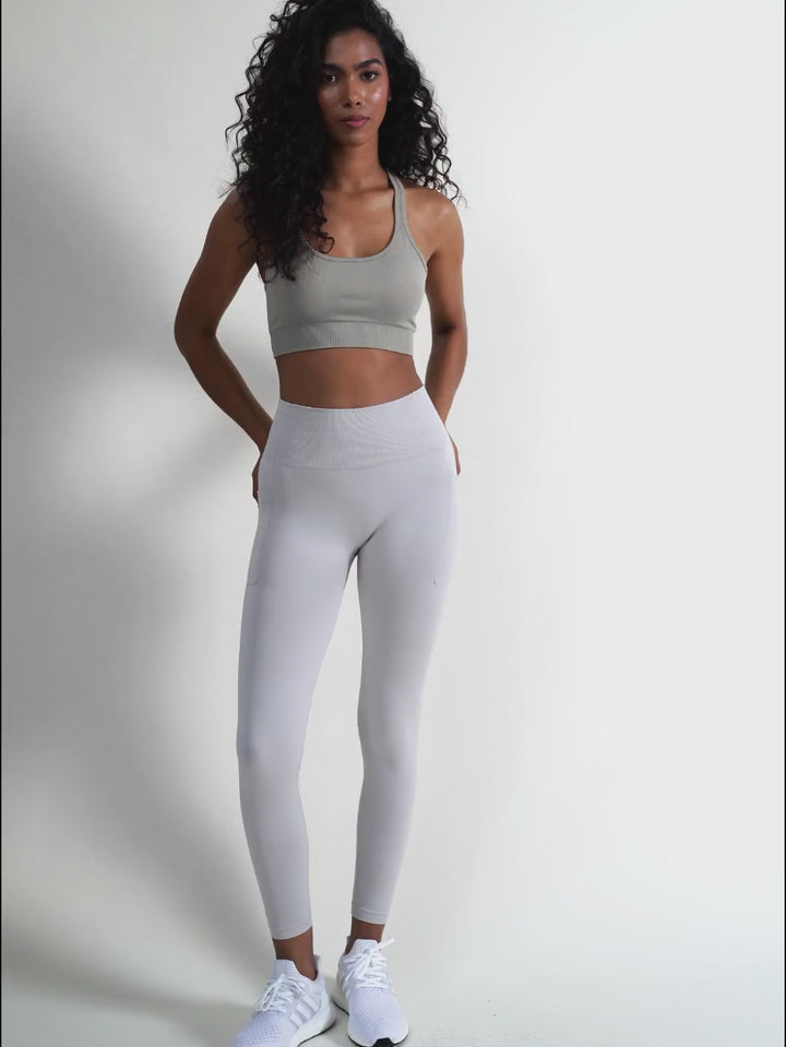 Kompresyjne Jasnoszare Legginsy z Kieszeniami - Lift Me Up