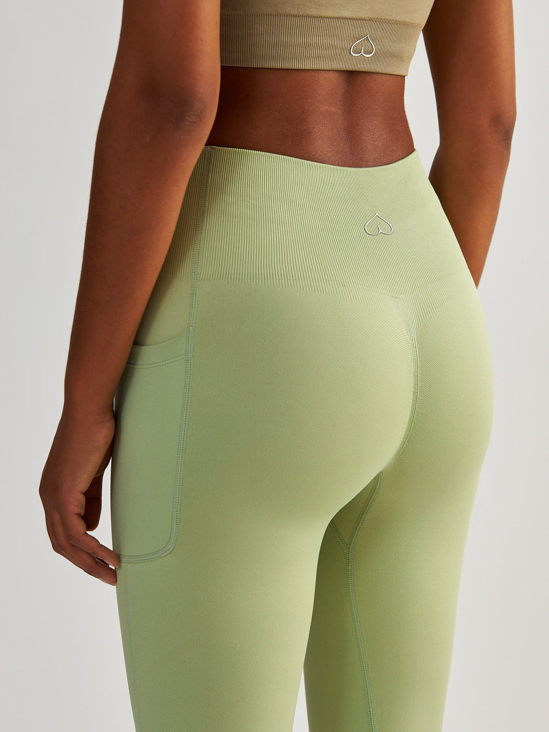 Kompresyjne Pistacjowe Legginsy z Kieszeniami - Lift Me Up