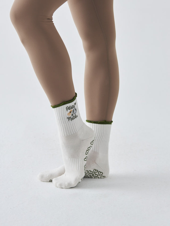 Skarpetki Antypoślizgowe z Haftem - Pilates & Matcha