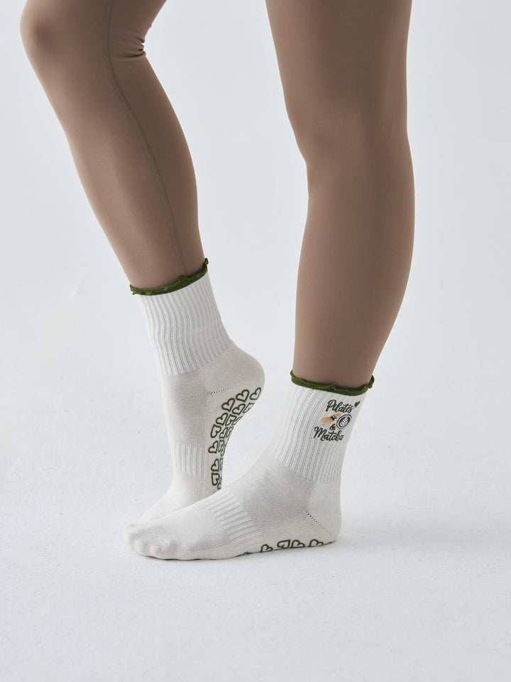 Skarpetki Antypoślizgowe z Haftem - Pilates & Matcha
