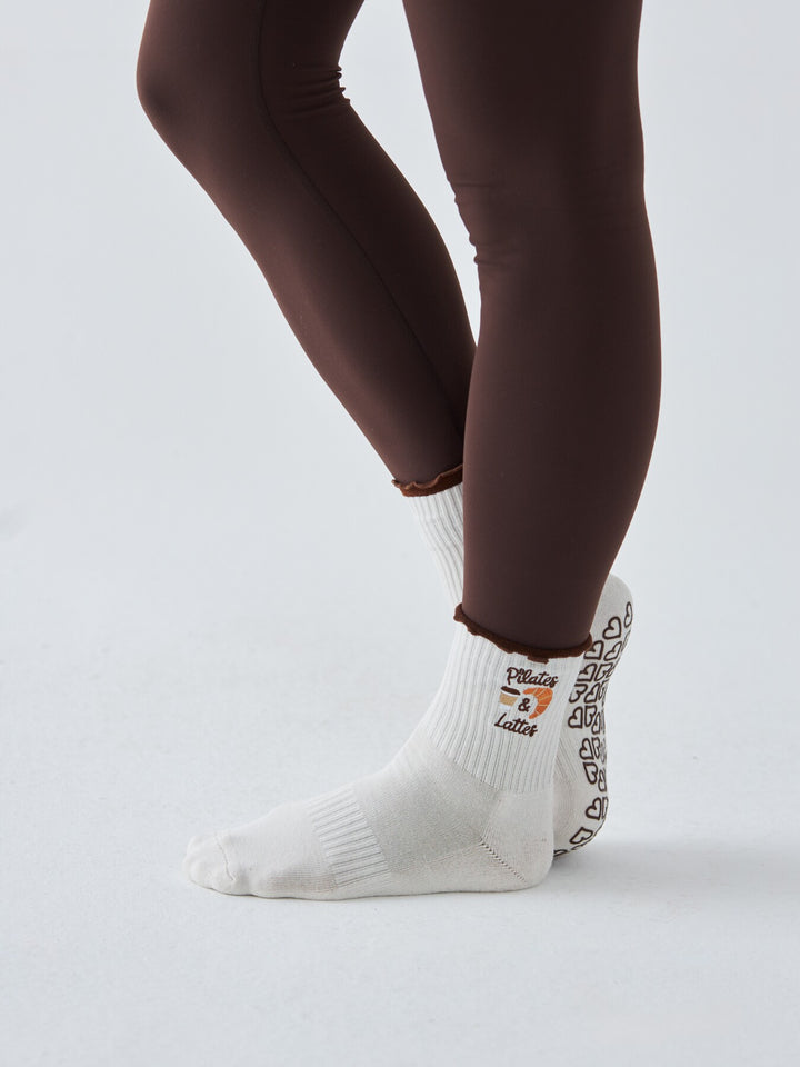Skarpetki Antypoślizgowe z Haftem - Pilates & Lattes