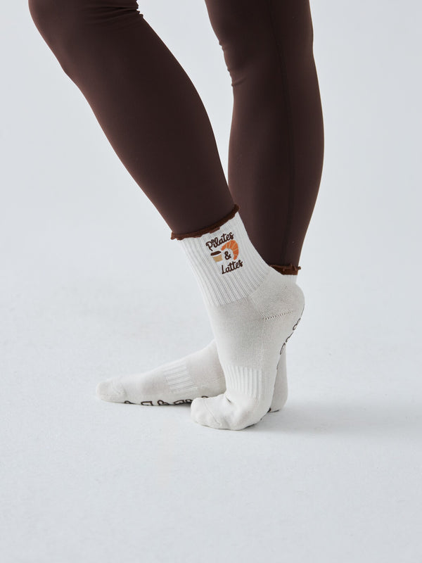 Skarpetki Antypoślizgowe z Haftem - Pilates & Lattes