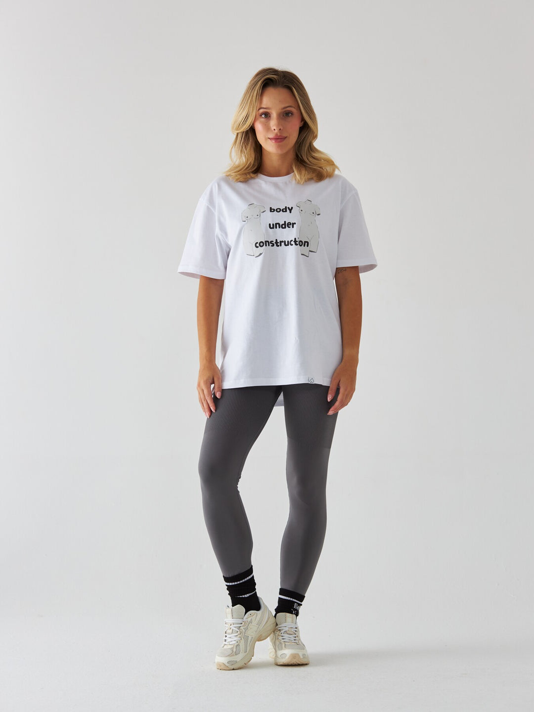 Biały T-shirt Damski - Body Under Construction
