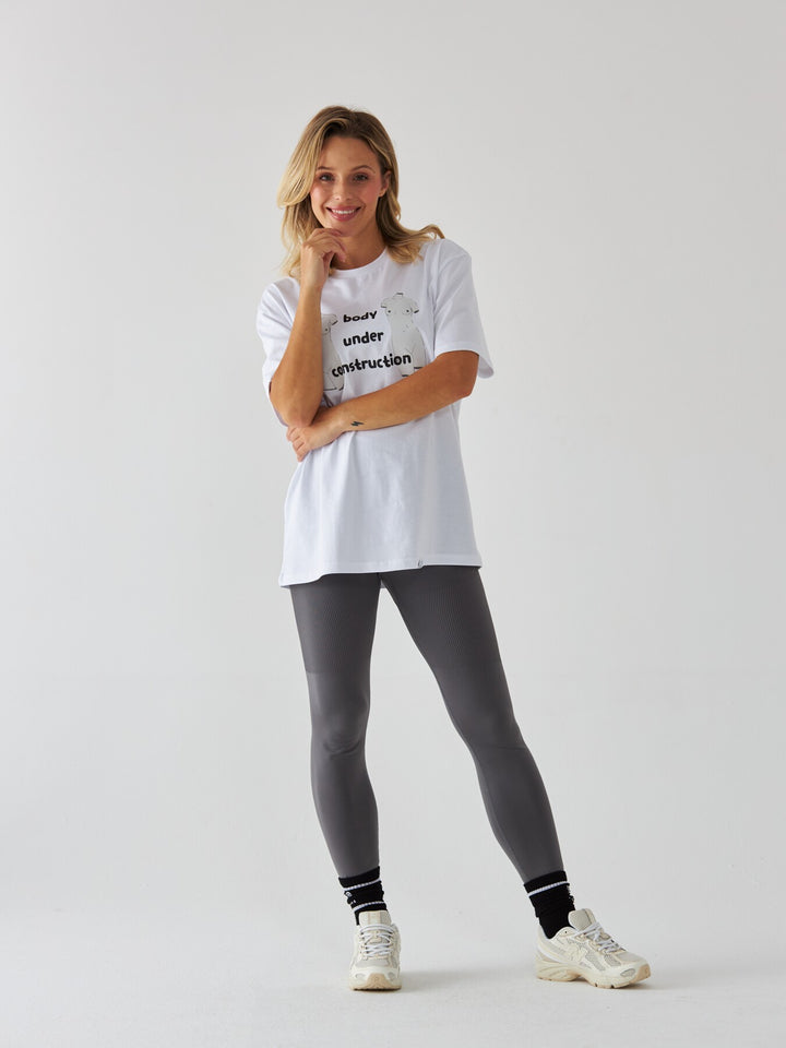 Biały T-shirt Damski - Body Under Construction
