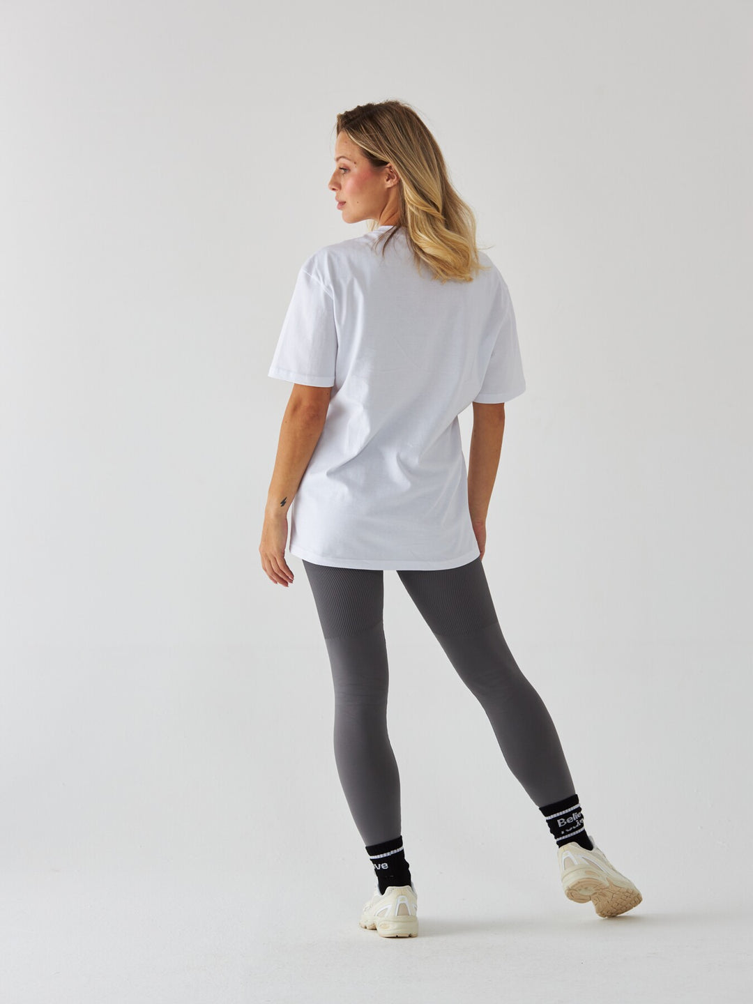 Biały T-shirt Damski - Body Under Construction