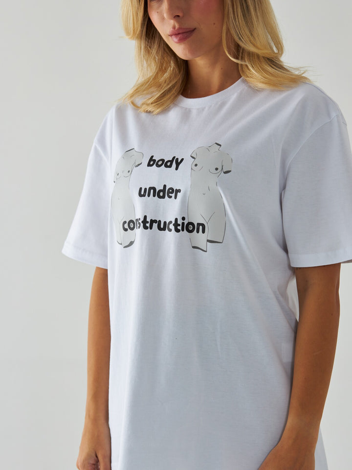 Biały T-shirt Damski - Body Under Construction