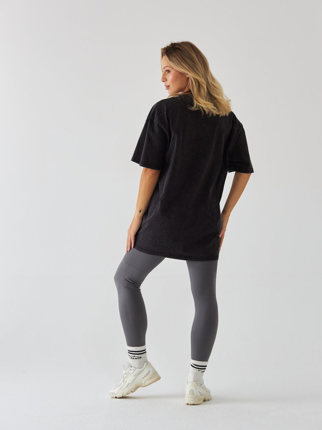 Czarny T-shirt Damski Retro - Body Under Construction