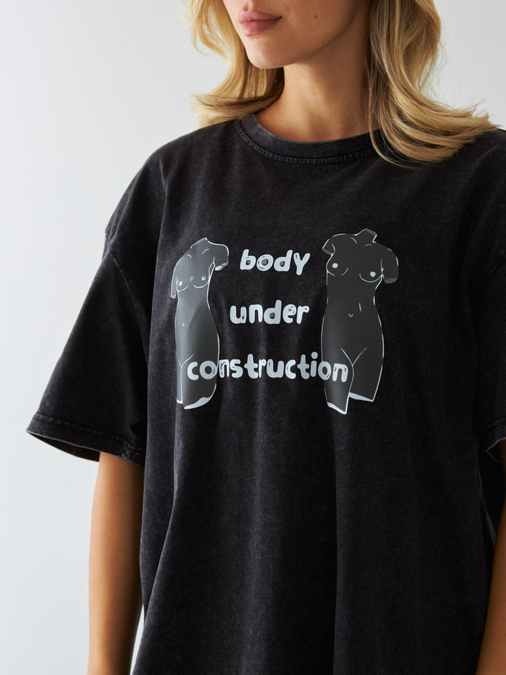 Czarny T-shirt Damski Retro - Body Under Construction