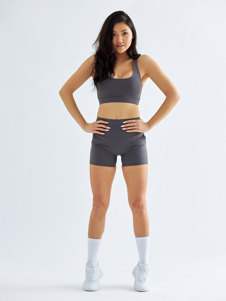 Grå sportshorts med lommer - passer mig