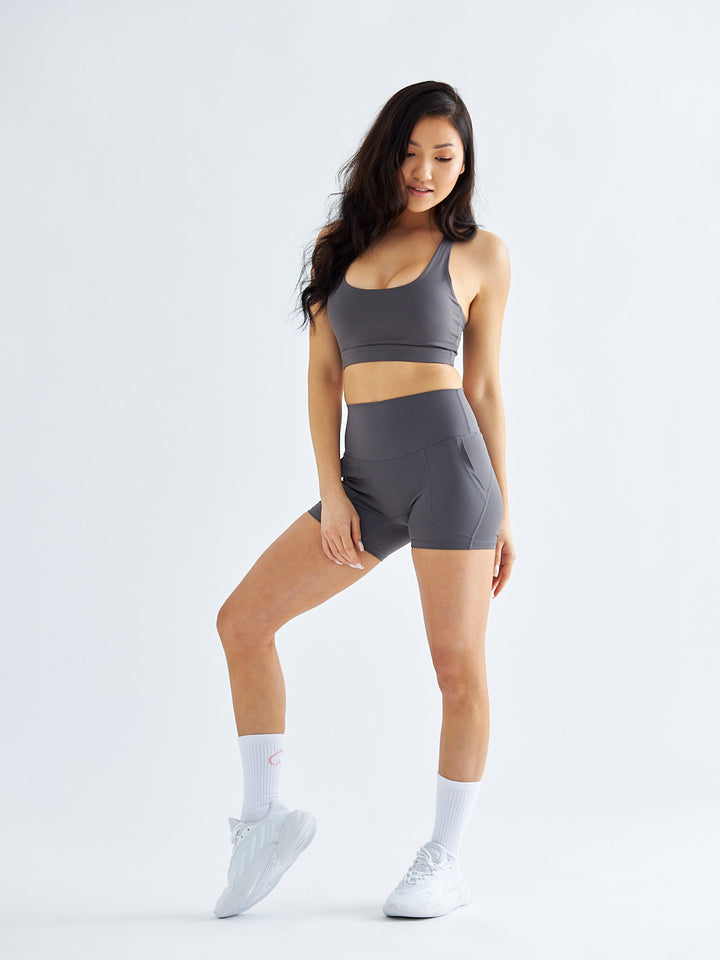 Grå sportshorts med lommer - passer mig