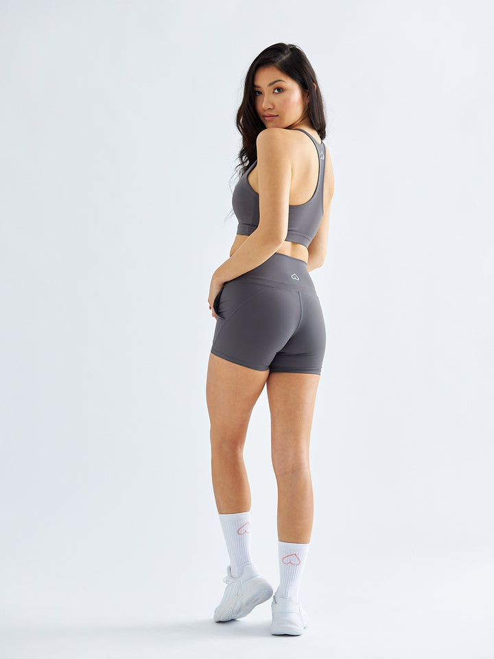 Grå sportshorts med lommer - passer mig